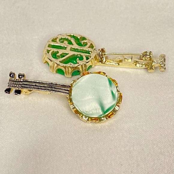 Two Banjo Brooches Gold Tone Holding Green Mother Of Pearl Base - Picture 6 of 12